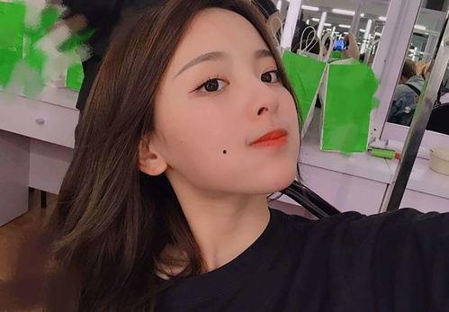 杨超越带你吃瓜的视频,杨超越带你开启一场欢乐吃瓜之旅